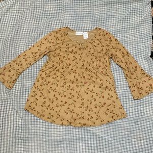 oh!mama tan top w/ red/brown/green floral top. Great condition.